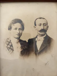 Studio portrait of Bernhard and Berta Lind, early 1900s